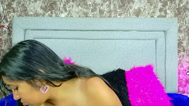 SharaRous on StripChat